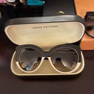 🎉FLASH SALE🎉Authentic Louis Vuitton Sunglasses
